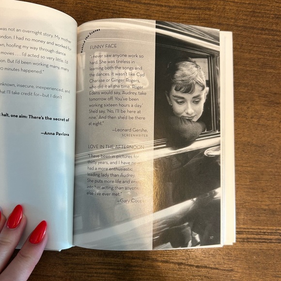 How to Be Lovely: The Audrey Hepburn Way of Life be Melissa Hellstern Book - Picture 5 of 6